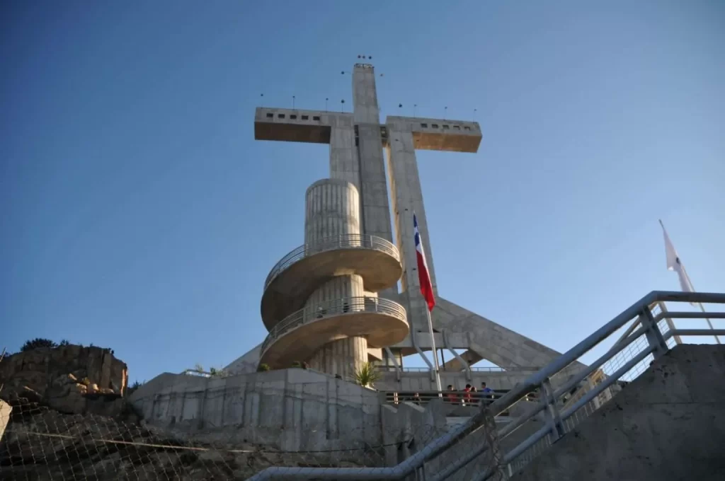 En el templo de oración de la Cruz del Tercer Milenio, l contemplan un nutrido programa, con misas, conciertos de música, y el tradicional Vía Crucis.